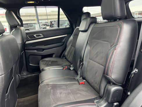 Used 2018 Ford Explorer XLT w/ Equipment Group 202A image 25