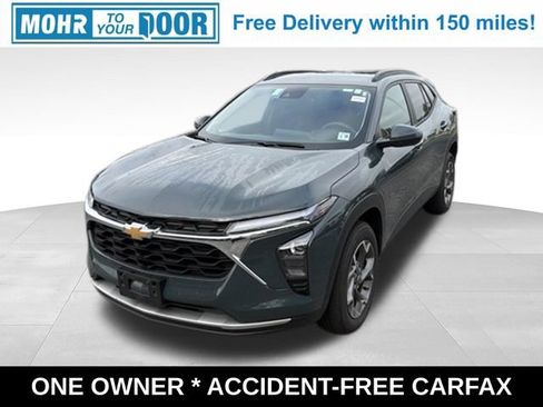 Used 2025 Chevrolet Trax LT FWD image 1