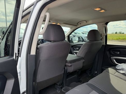 Used 2023 Nissan Titan SV RWD image 8