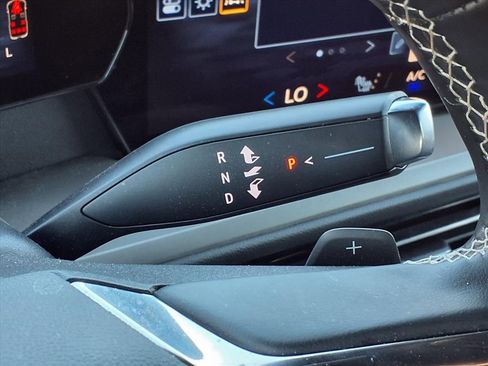 Used 2025 Chevrolet Traverse LT image 18