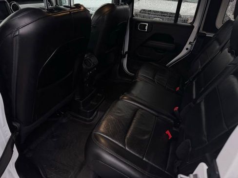 Used 2019 Jeep Wrangler Unlimited Sahara image 19