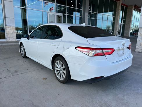 Used 2019 Toyota Camry LE image 12