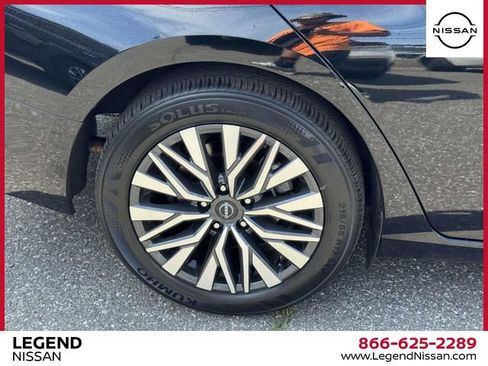 Used 2024 Nissan Altima 2.5 SV FWD image 9