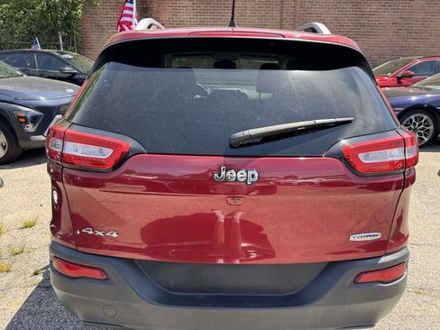 Used 2016 Jeep Cherokee Latitude AWD/4WD image 9