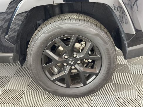 Used 2021 Toyota RAV4 XLE w/ Convenience Package FWD image 10