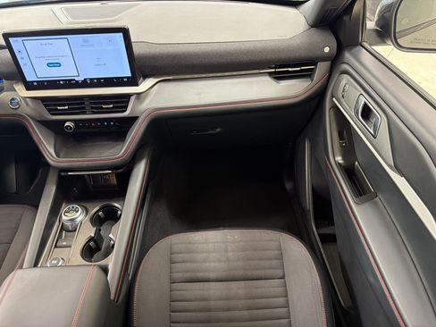 Certified 2025 Ford Explorer ST-Line w/ ST-Line Street Pack AWD/4WD image 30