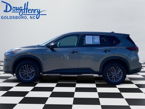 Used 2024 Nissan Rogue S image 2