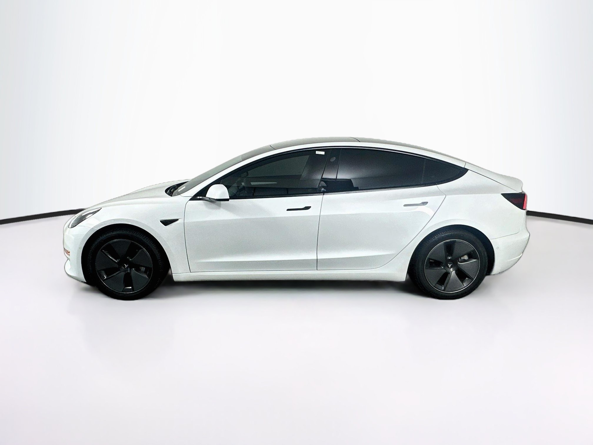 Used 2021 Tesla Model 3 Standard Range Plus RWD image 4