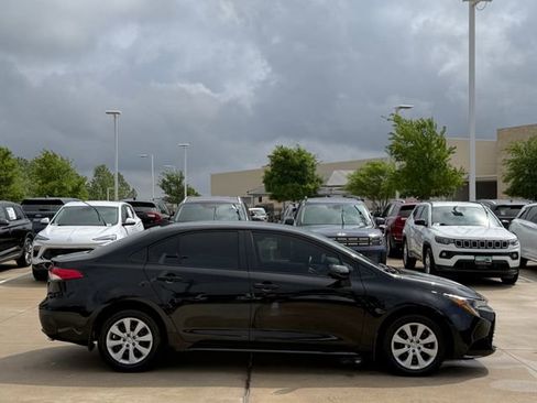 Used 2026 Toyota Corolla LE image 5