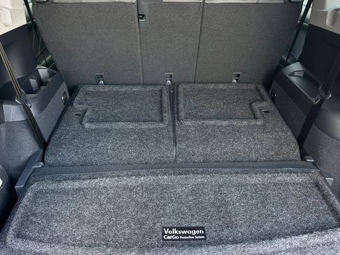 Used 2023 Volkswagen Tiguan SE w/ Panoramic Sunroof Package FWD image 16