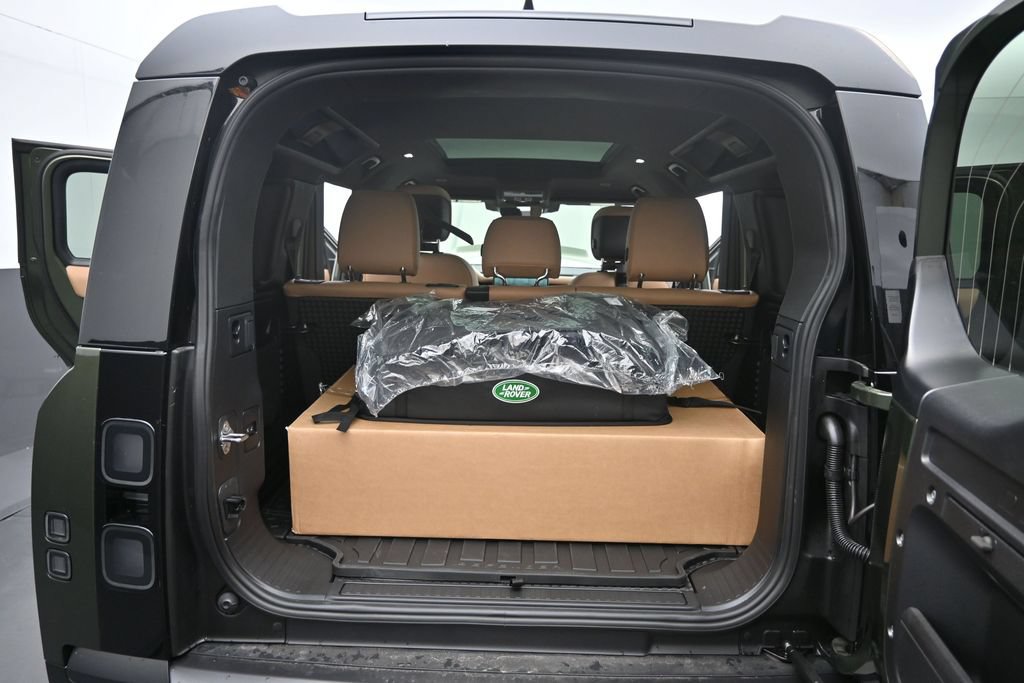 New 2026 Land Rover Defender 110 X-Dynamic SE AWD/4WD image 17