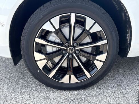 New 2026 Volvo XC60 B5 Plus w/ Climate Package AWD/4WD image 11