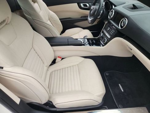 Used 2017 Mercedes-Benz SL 550 image 28