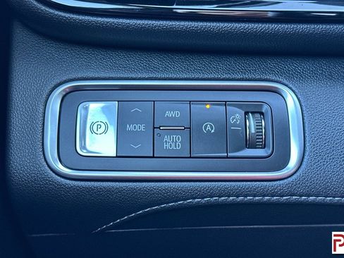 Certified 2025 Buick Enclave Avenir image 33