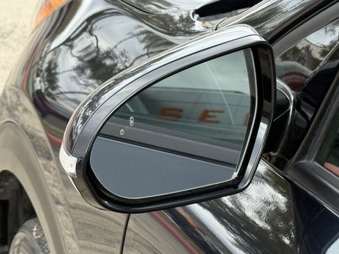 Used 2022 Kia Niro EX image 11