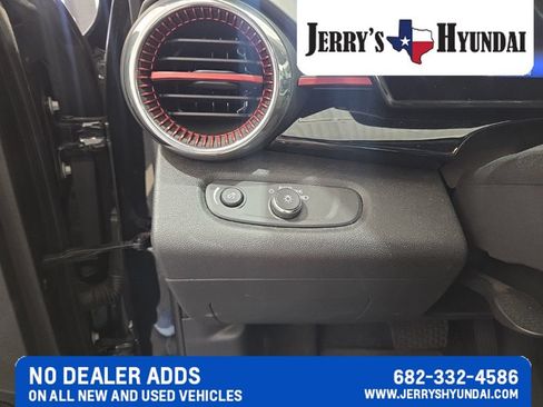 Used 2025 Chevrolet Trax RS w/ Driver Confidence Package FWD image 15