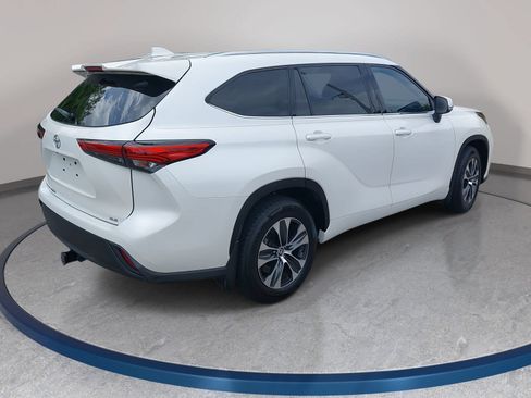Used 2021 Toyota Highlander XLE FWD image 5