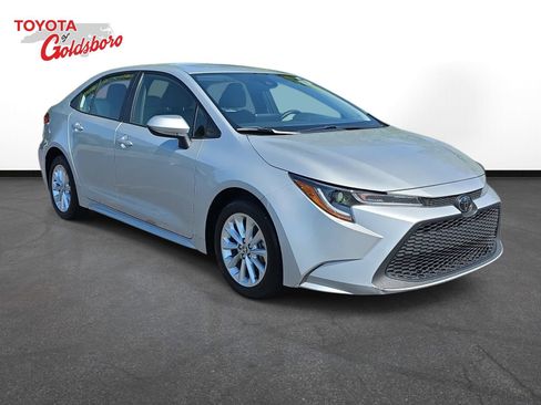 Used 2022 Toyota Corolla LE w/ LE Convenience Package FWD image 3