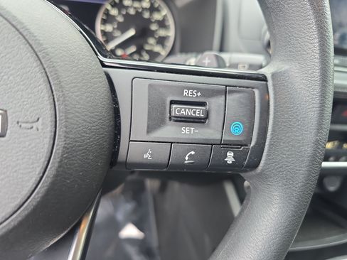 Used 2023 Nissan Rogue SV FWD image 17