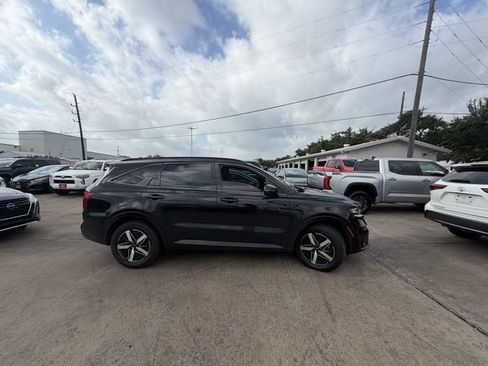 Used 2022 Kia Sorento S FWD image 4