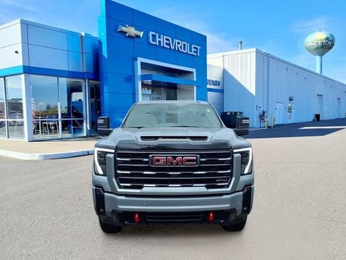 Used 2025 GMC Sierra 2500 AT4 AWD/4WD image 9