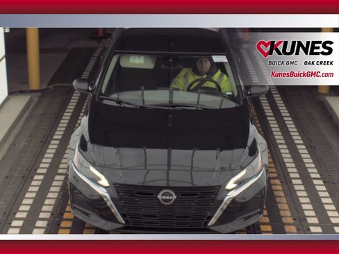 Used 2024 Nissan Altima 2.5 SV image 3