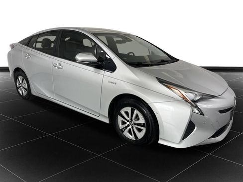 Used 2017 Toyota Prius Two w/ Prius Two Safety Plus Package FWD image 7