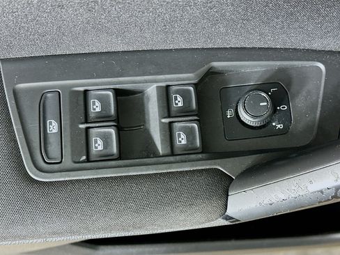 Used 2019 Volkswagen Tiguan S w/ Driver Assistance Package FWD image 15