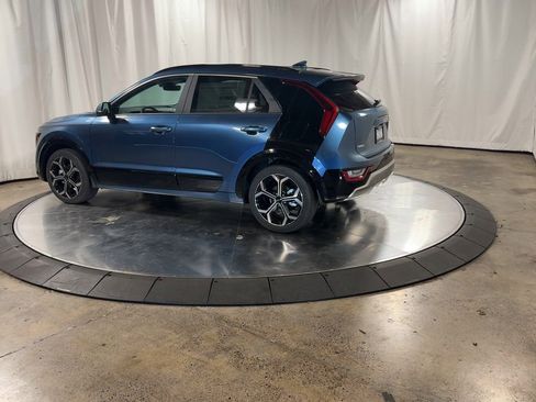 Certified 2025 Kia Niro SX Touring image 6