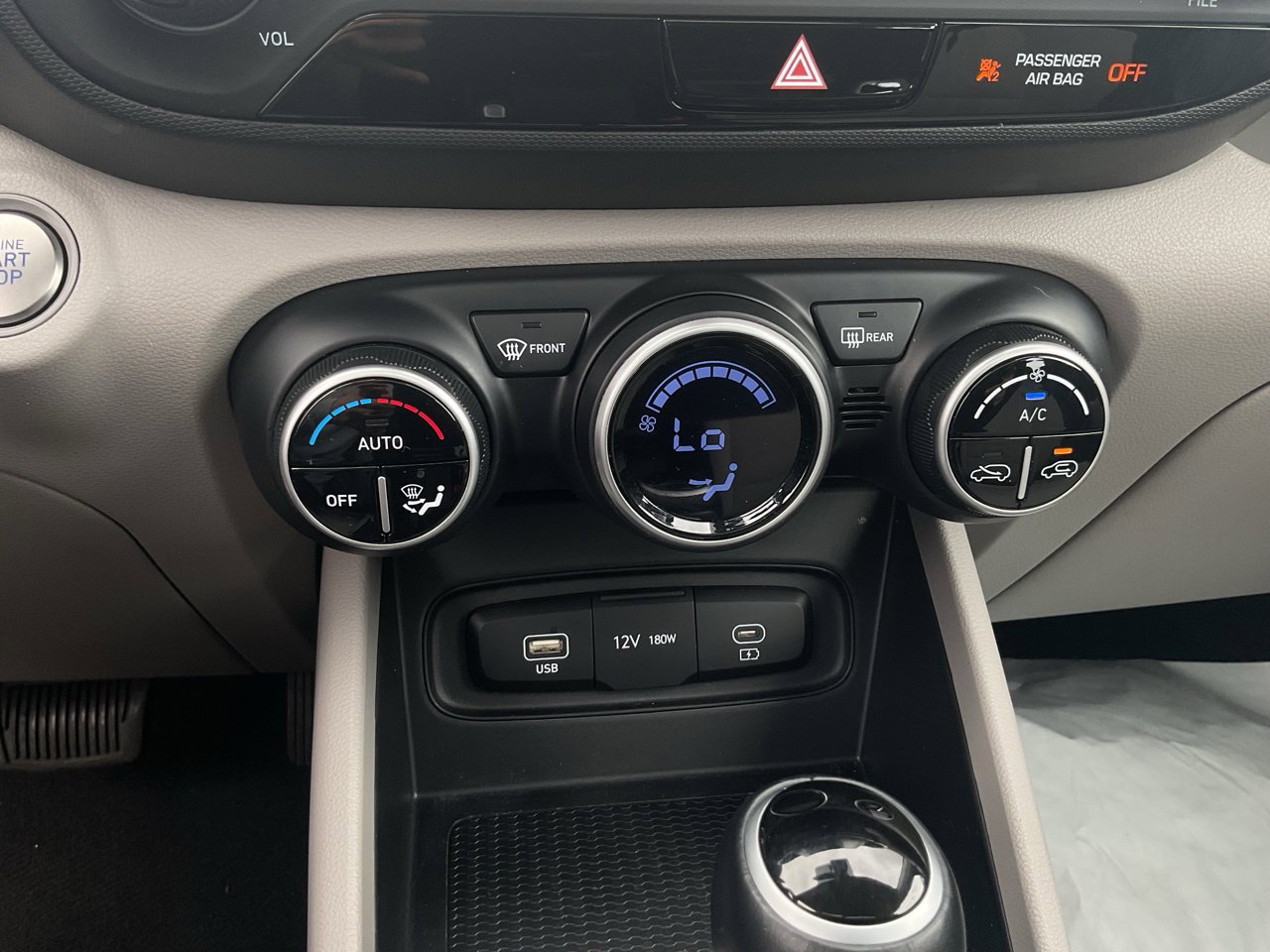 Used 2025 Hyundai Venue SEL FWD image 28