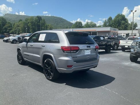 Used 2019 Jeep Grand Cherokee Altitude AWD/4WD image 7