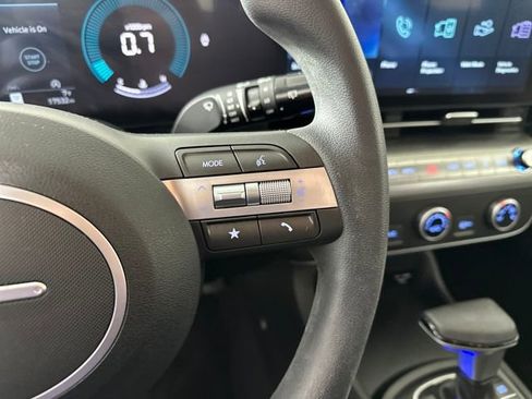 Used 2025 Hyundai Kona SE image 16