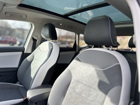 Used 2025 Volkswagen Taos SE w/ Panoramic Sunroof Package image 15