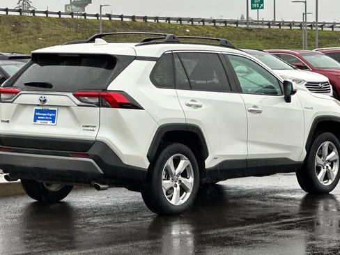 Used 2021 Toyota RAV4 Limited image 3