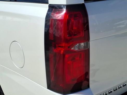 Used 2015 Chevrolet Suburban LT RWD image 12