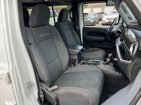 Certified 2019 Jeep Wrangler Unlimited Sahara AWD/4WD image 19