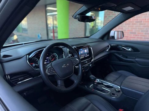 Used 2023 Chevrolet Traverse RS image 33