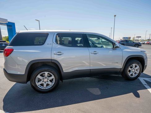 Used 2017 GMC Acadia SLE w/ LPO, Floor Liner Package FWD image 6