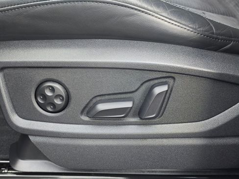 Used 2023 Audi SQ5 Prestige w/ Prestige Package image 37