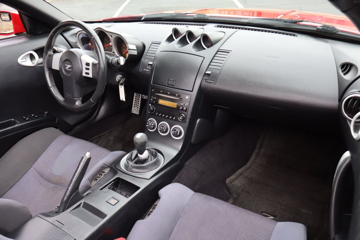Used 2004 Nissan 350Z Enthusiast RWD image 30