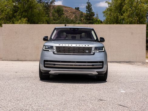 Used 2023 Land Rover Range Rover SE AWD/4WD image 2