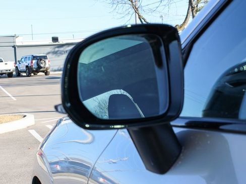 Used 2025 Volvo XC60 B5 Plus image 8