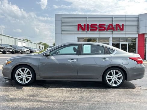 Used 2017 Nissan Altima 3.5 SL FWD image 2