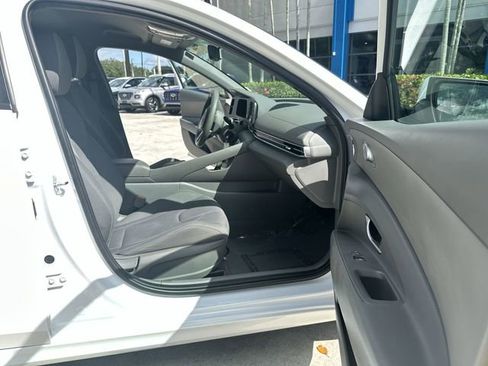 Used 2023 Volvo XC90 B6 Plus w/ Protection Package Premier AWD/4WD image 29