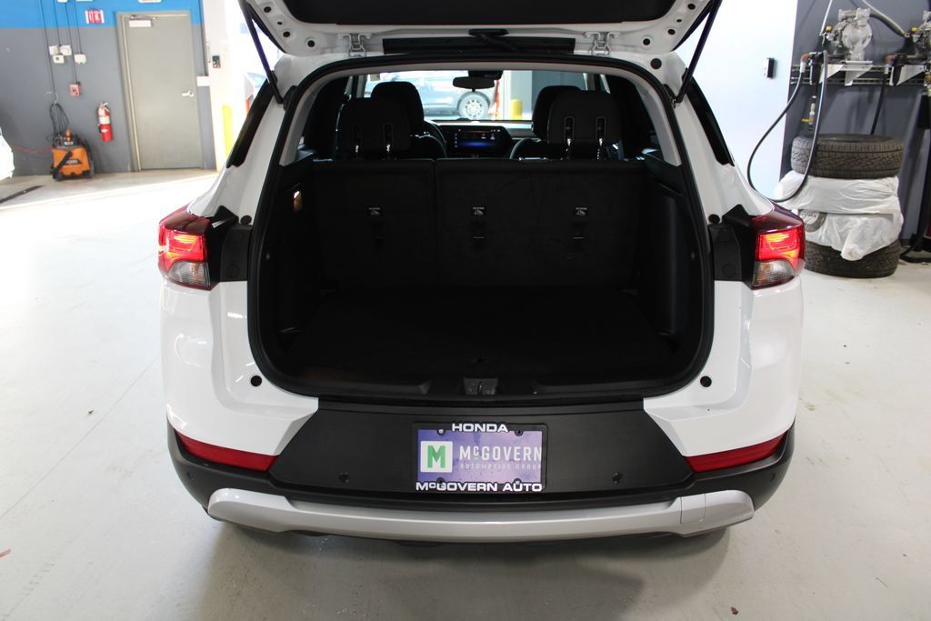Used 2025 Chevrolet TrailBlazer LT w/ LT Cold Weather Package FWD image 20