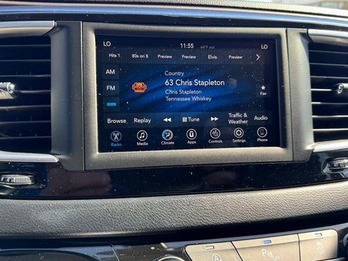 Used 2018 Chrysler Pacifica Touring-L image 22