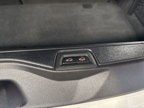 Used 2023 BMW X7 xDrive40i w/ M Sport Package image 31