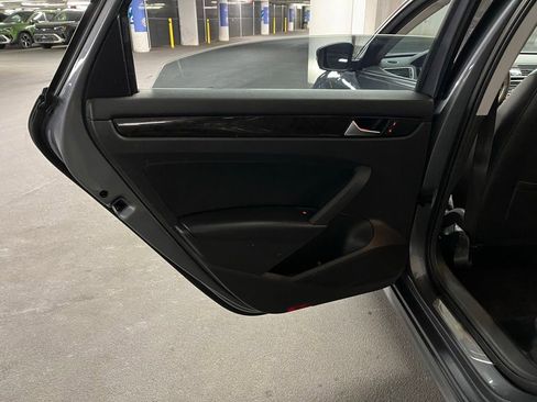 Used 2015 Volkswagen Passat TDI SEL Premium image 18