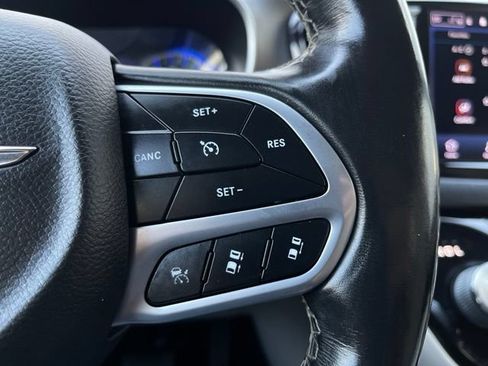 Used 2021 Chrysler Pacifica Touring-L FWD image 15