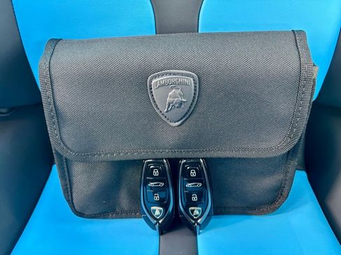 Used 2025 Lamborghini Revuelto AWD/4WD image 29